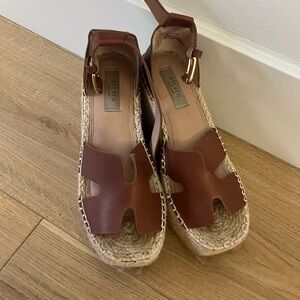 Perfect healed platform sandal